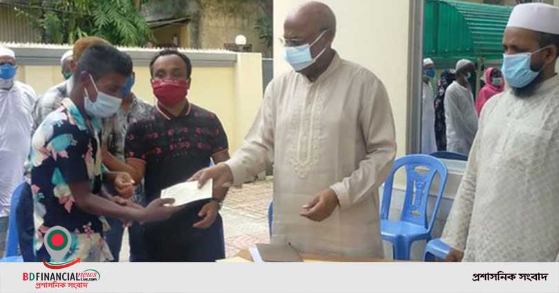 জটিল রোগে আক্রান্তদের মাঝে আর্থিক অনুদানের চেক হস্তান্তর করলেন সমাজকল্যাণ প্রতিমন্ত্রী
