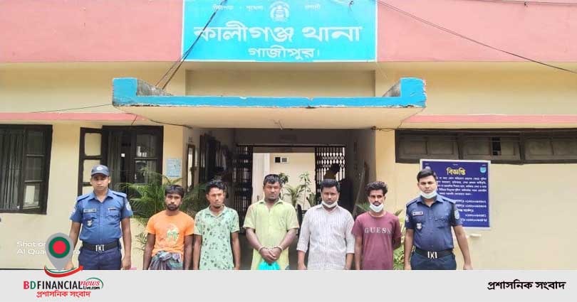 গাজীপুরের কালীগঞ্জে বাছুরসহ ৩ গরু চোরকে আটক করে পুলিশ