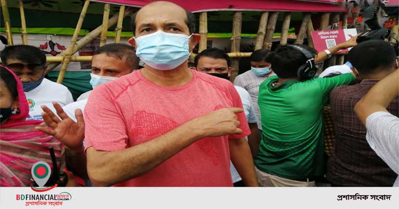 স্বাস্থ্যবিধি অমান্য করায় গাবতলী পশুর হাটকে ১০ লাখ টাকা জরিমানা করলেন মেয়র আতিক