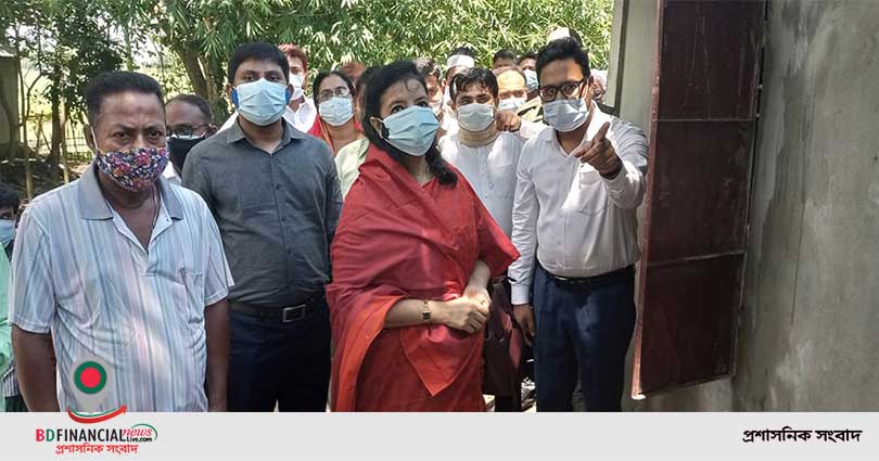 ইসলামপুরে প্রধানমন্ত্রীর উপহারের ঘর পরিদর্শন করলেন জেলা প্রশাসক মুর্শেদা জামান