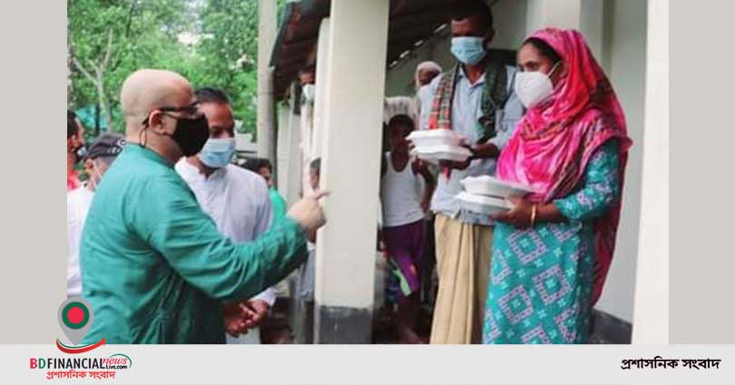 আশ্রয়ন প্রকল্পে আশ্রিতদের মাঝে রান্না করা খাবার ও মাস্ক বিতরণ: তথ্য ও সম্প্রচার প্রতিমন্ত্রী