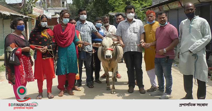 জামালপুরে তৃতীয় লিঙ্গের মাঝে গরু উপহার দিয়েছেন বীর মুক্তিযোদ্ধা ইঞ্জিনিয়ার মোজাফ্ফর হোসেন এমপি