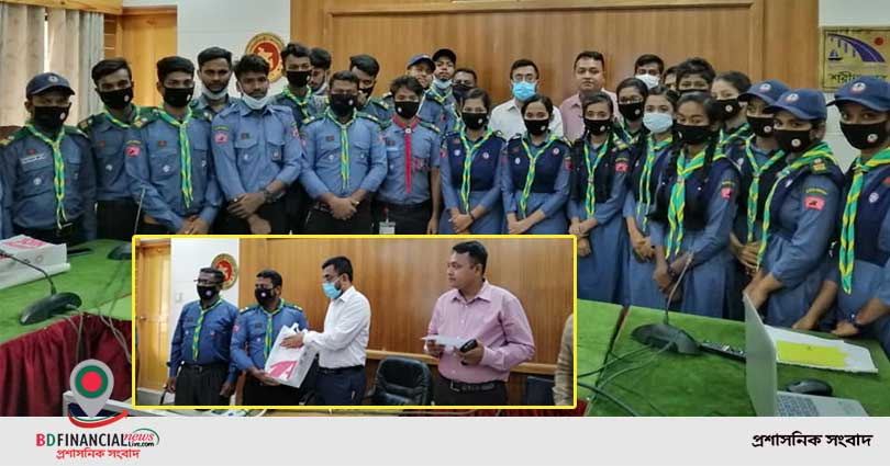শরীয়তপুর সরকারি কলেজ রোভার স্কাউট গ্রুপের ৩২ জন সদস্যদের উপহার প্রদান