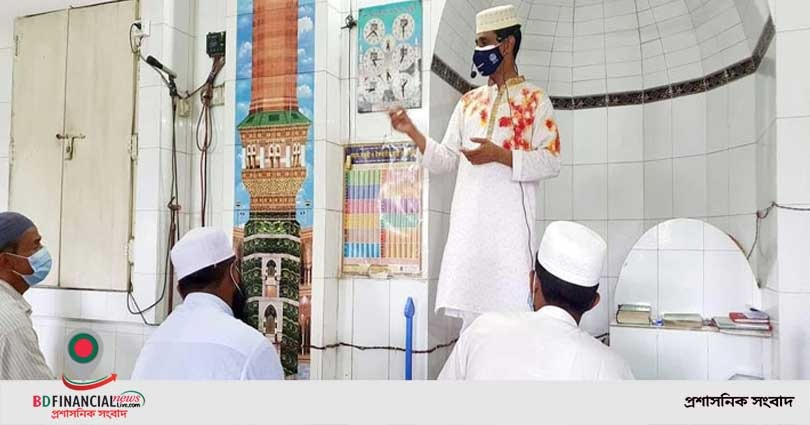 টাঙ্গাইলের কালিহাতীতে করোনা ও আইনশৃঙ্খলা প্রতিরোধে মসজিদে প্রচারণা ওসির