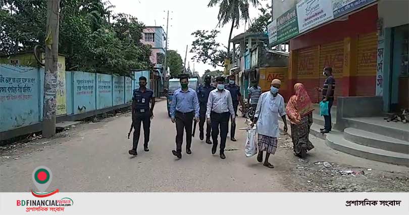 নেত্রকোণায় কঠোর লকডাউন বাস্তবায়নে মাঠে রয়েছে জেলা প্রশাসন