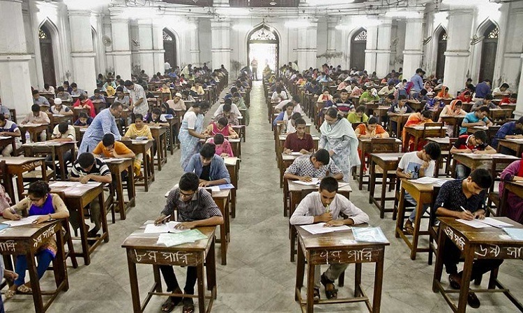 সরাসরি ও অনলাইনে হবে  বিশ্ববিদ্যালয়ের পরীক্ষা :  ইউজিসি